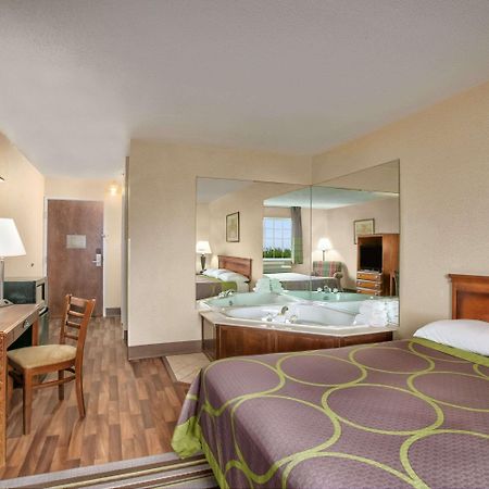 Super 8 By Wyndham Grayville Bagian luar foto