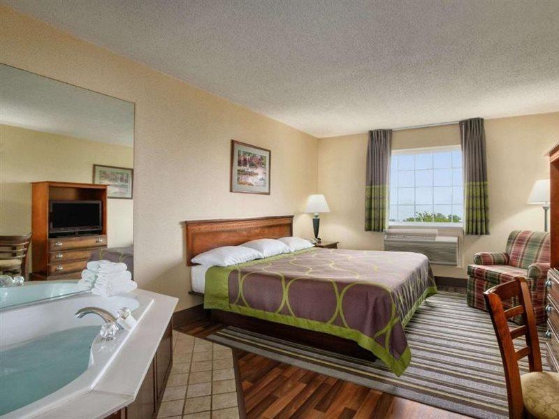 Super 8 By Wyndham Grayville Bagian luar foto