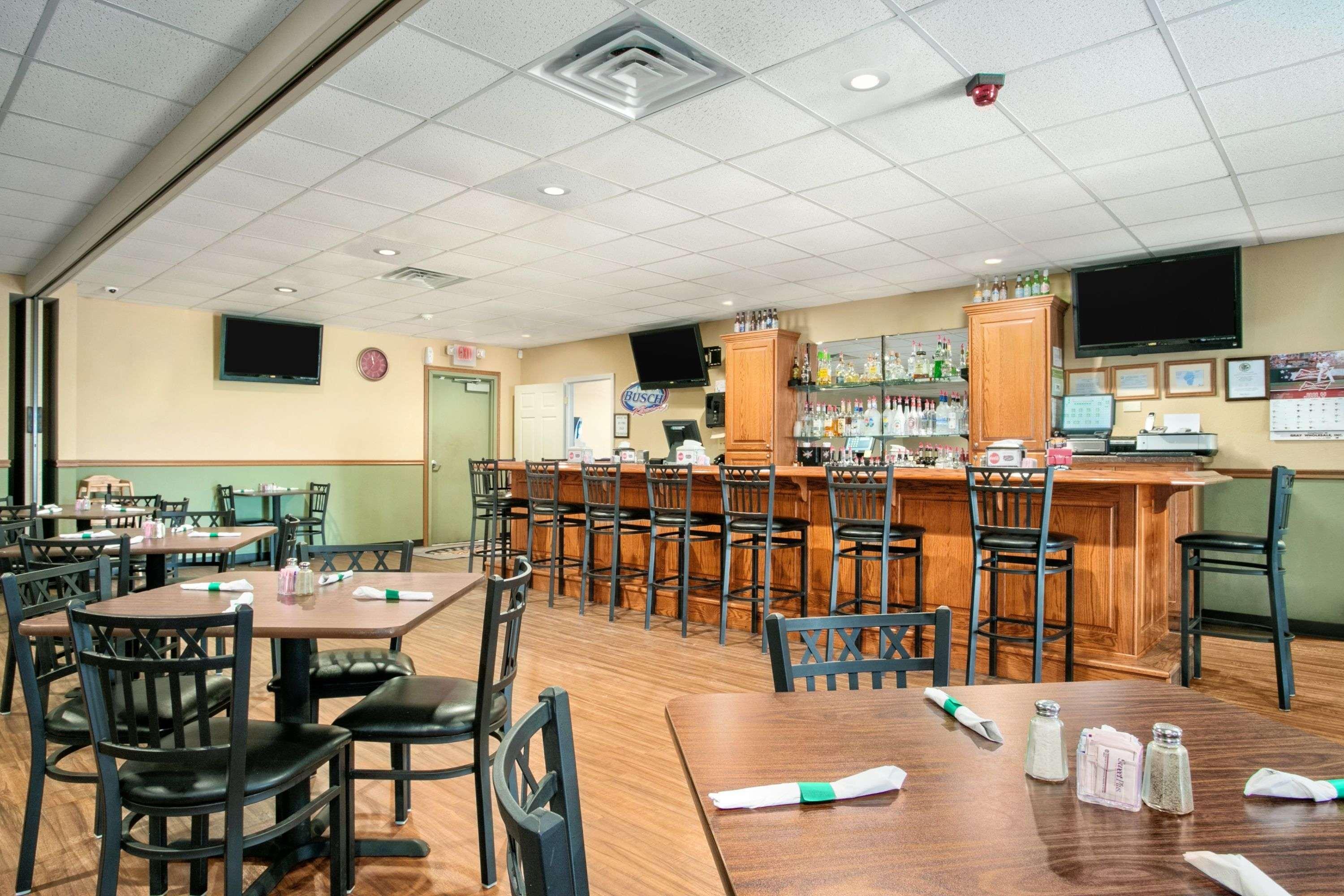 Super 8 By Wyndham Grayville Bagian luar foto